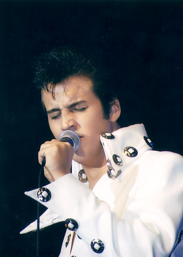 ep1.jpg (122410 bytes)